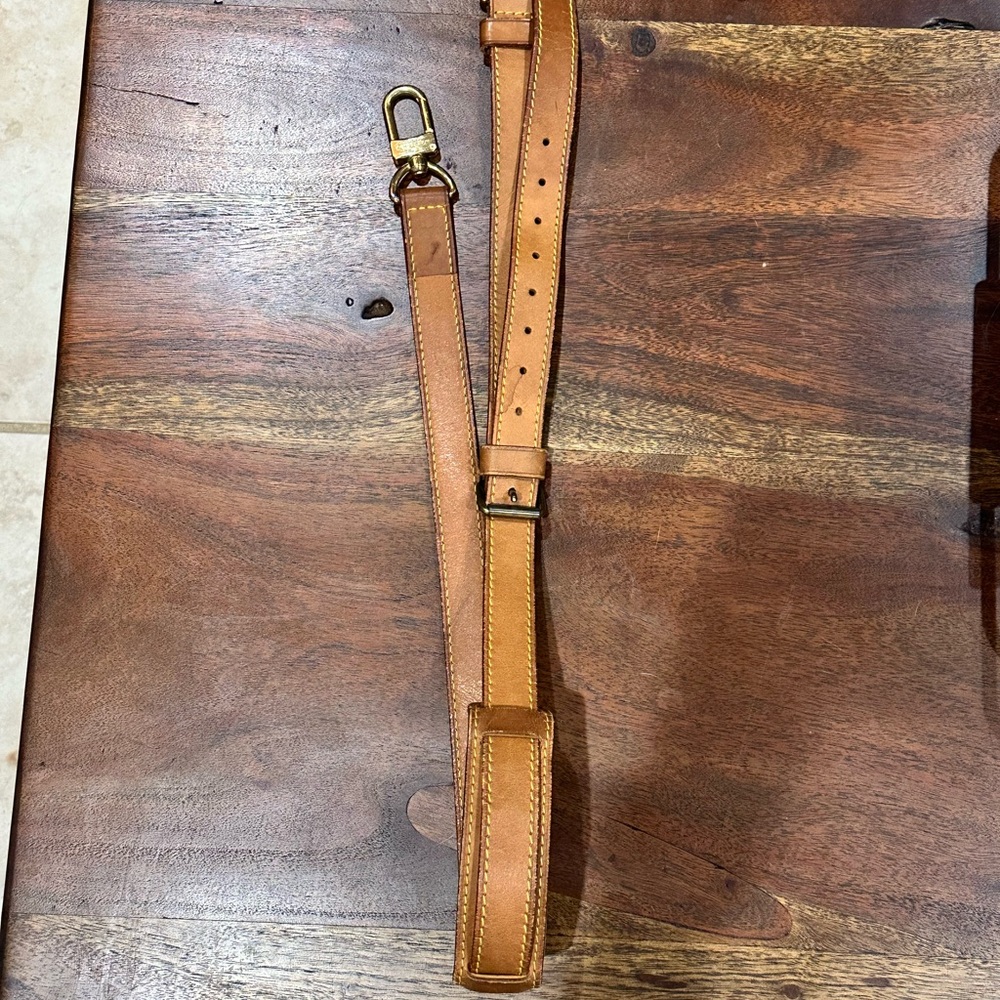 Louis Vuitton Brown Leather Strap with Gold Hardware - Picture 4 of 11